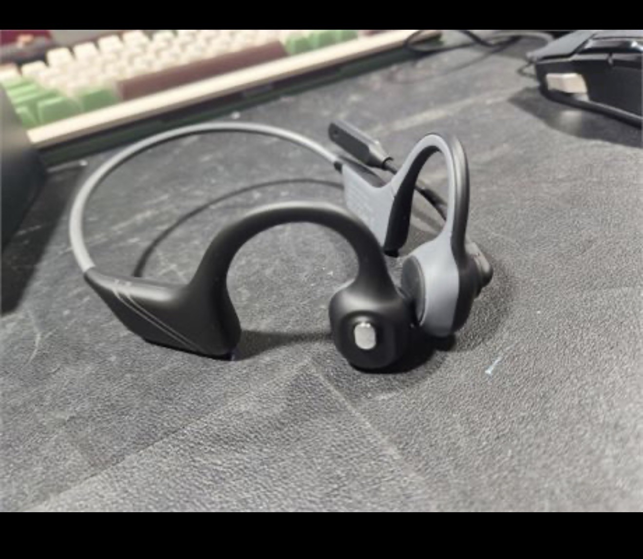 Hostena Bone Conduction Headphones with Mic, Open-Ear Headphones with Noise