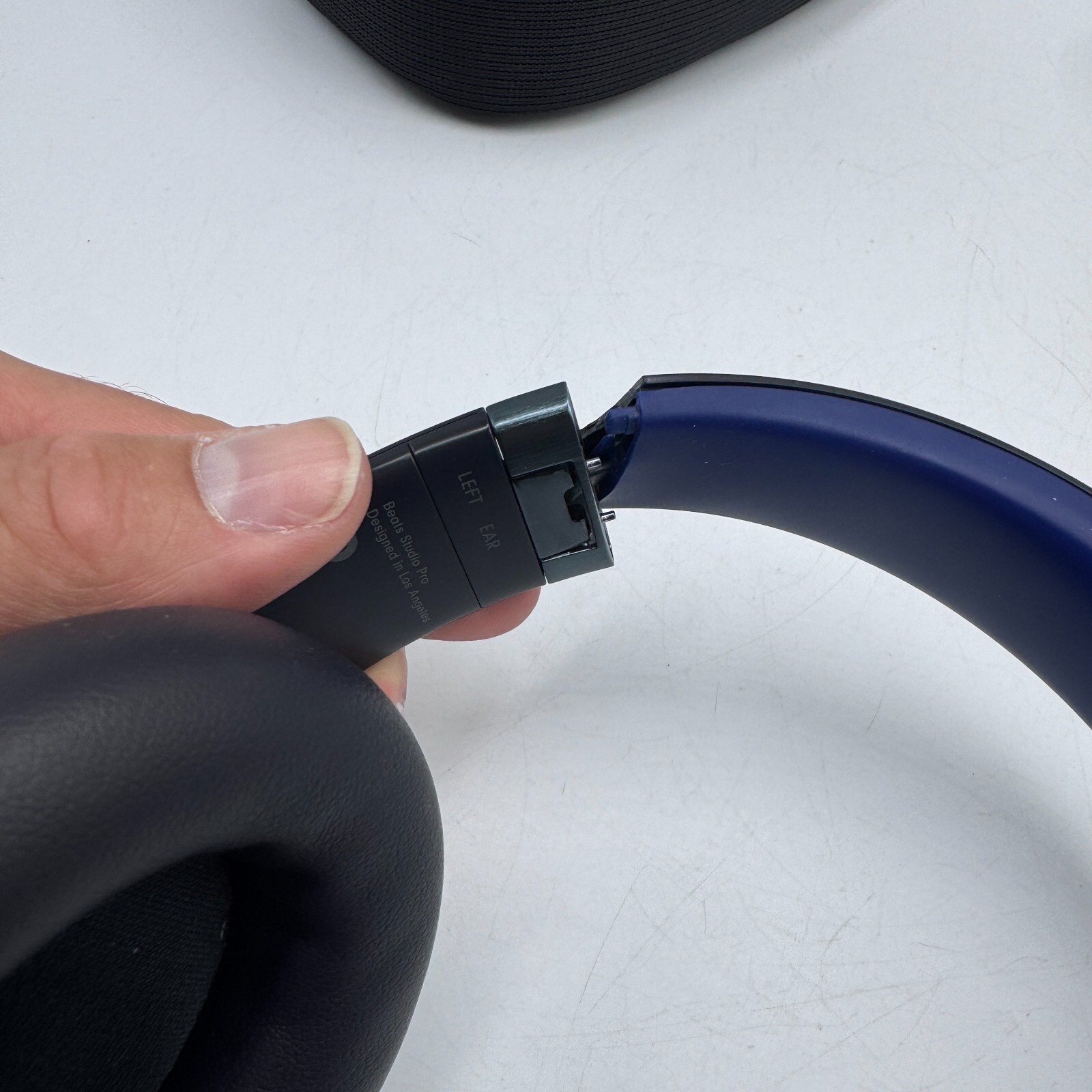 Beats by Dre Studio Pro Wireless Headphones Navy Blue MQTQ3LL/A – BROKEN HINGE