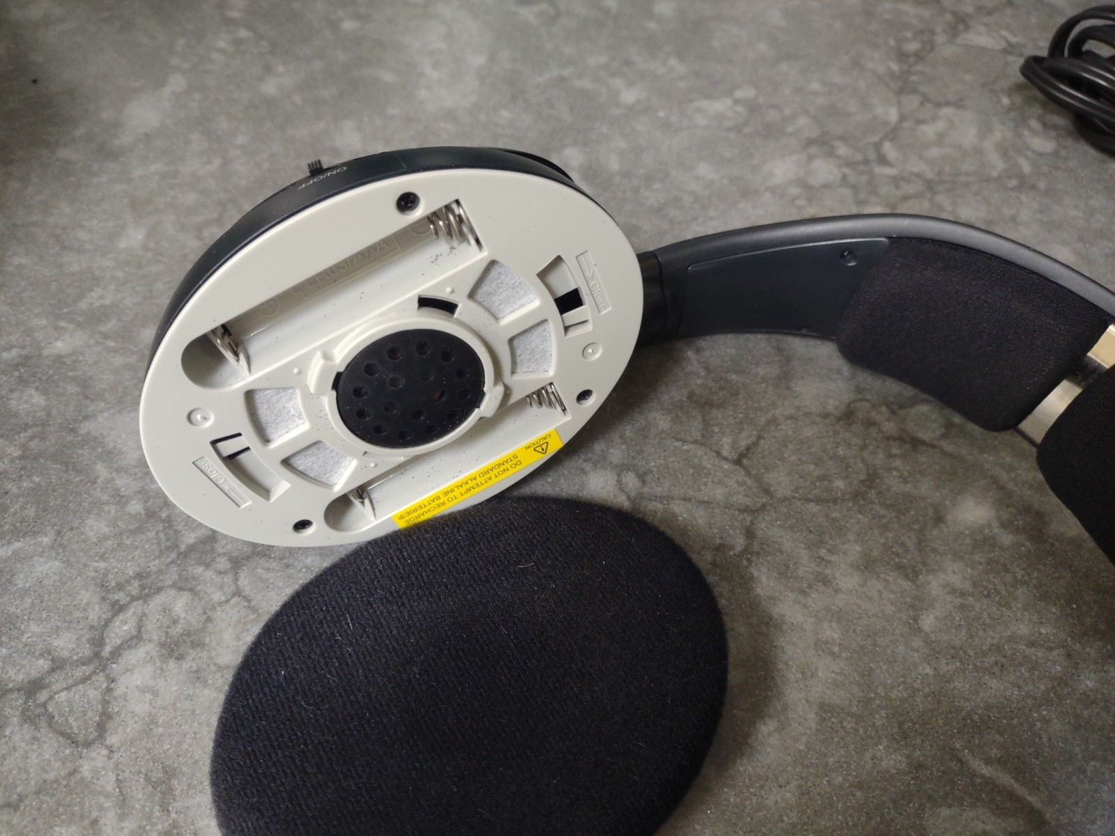 Sennheiser HDR 120 Wireless On-Ear Headphones with TR 120 Charging Base