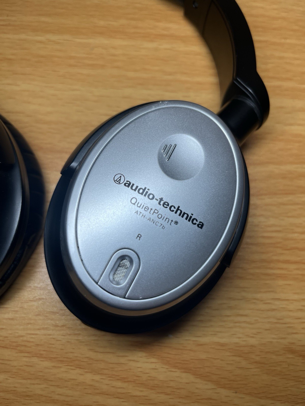 Audio Technica Active Noise Cancelling Headphones Over The Ear Silver ATH-ANC7b