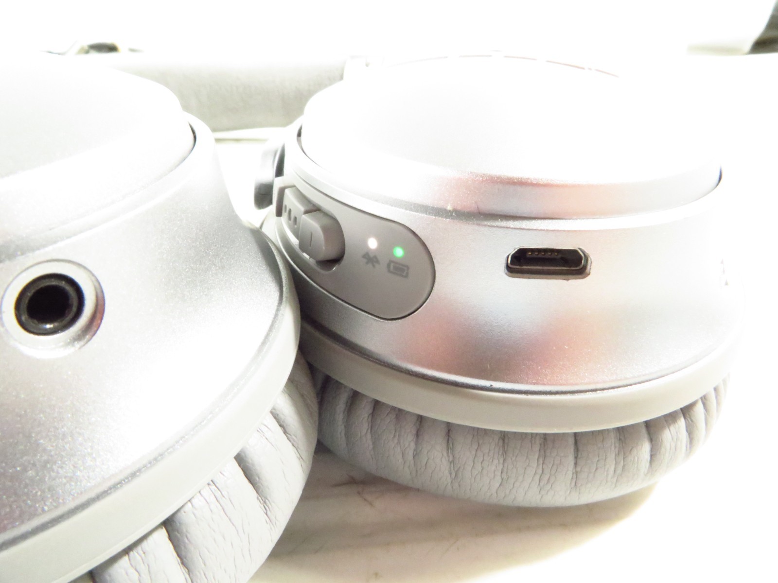 Bose QuietComfort 35 QC35 Noise Cancelling Headphones w/ Case, Silver