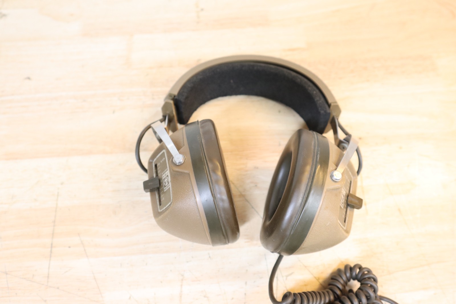 Nice Koss K/6LC Over-Ear Stereo Headphones Closed Back Volume Coiled 1/4 Plug US
