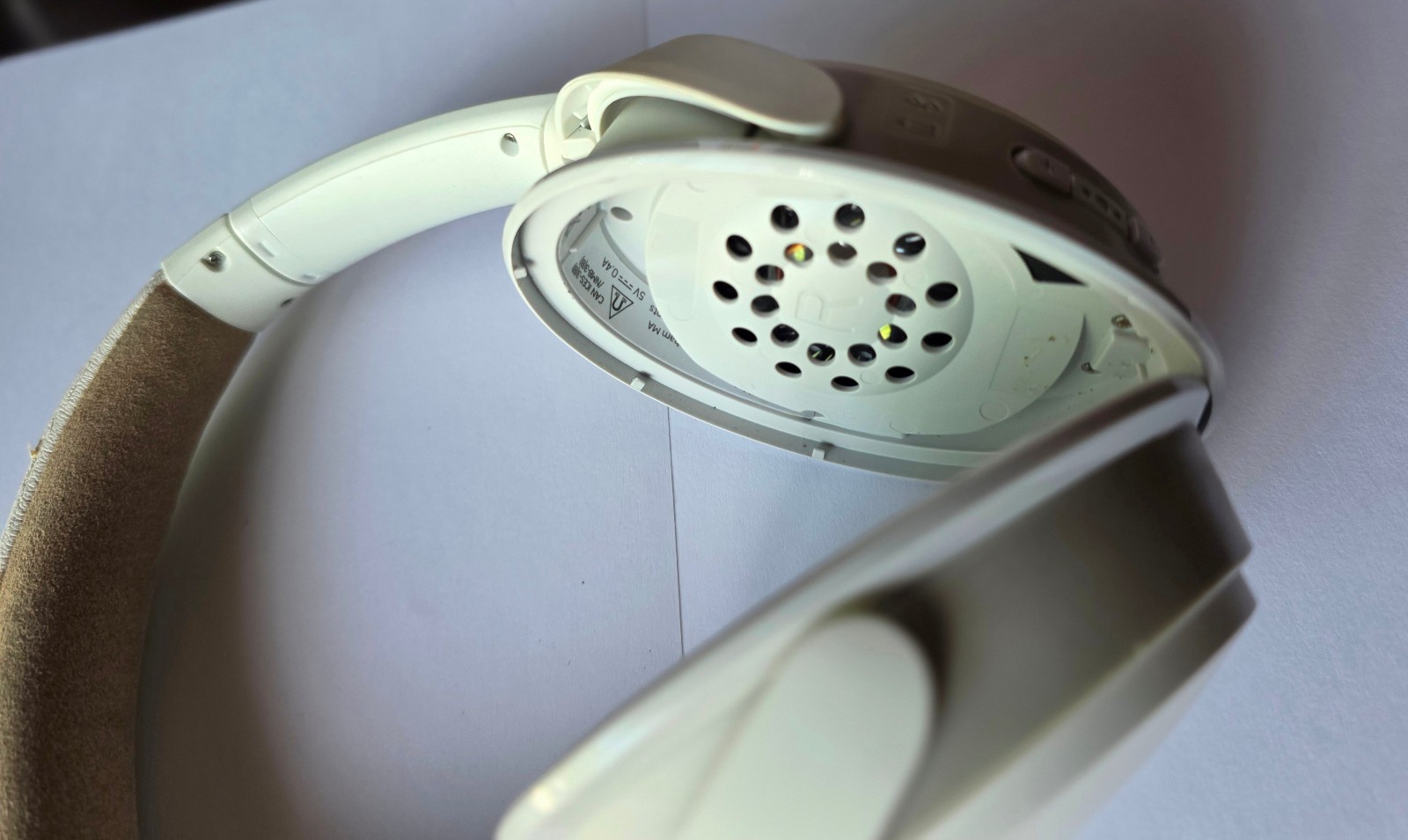 White Bose Soundlink Around Ear II Wireless Headphones wt WEAR & MISSING EARPADS