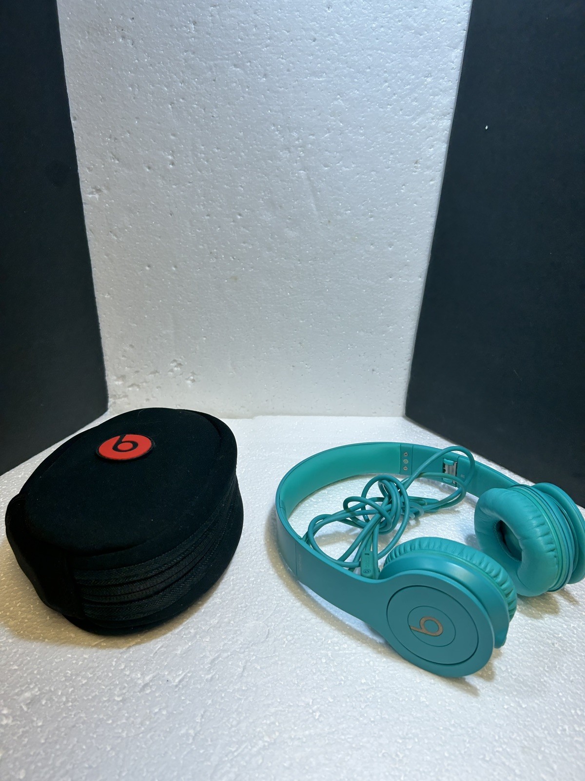 Beats by Dr Dre Solo HD Drenched Teal Wired On Ear Headphones With Case Cord