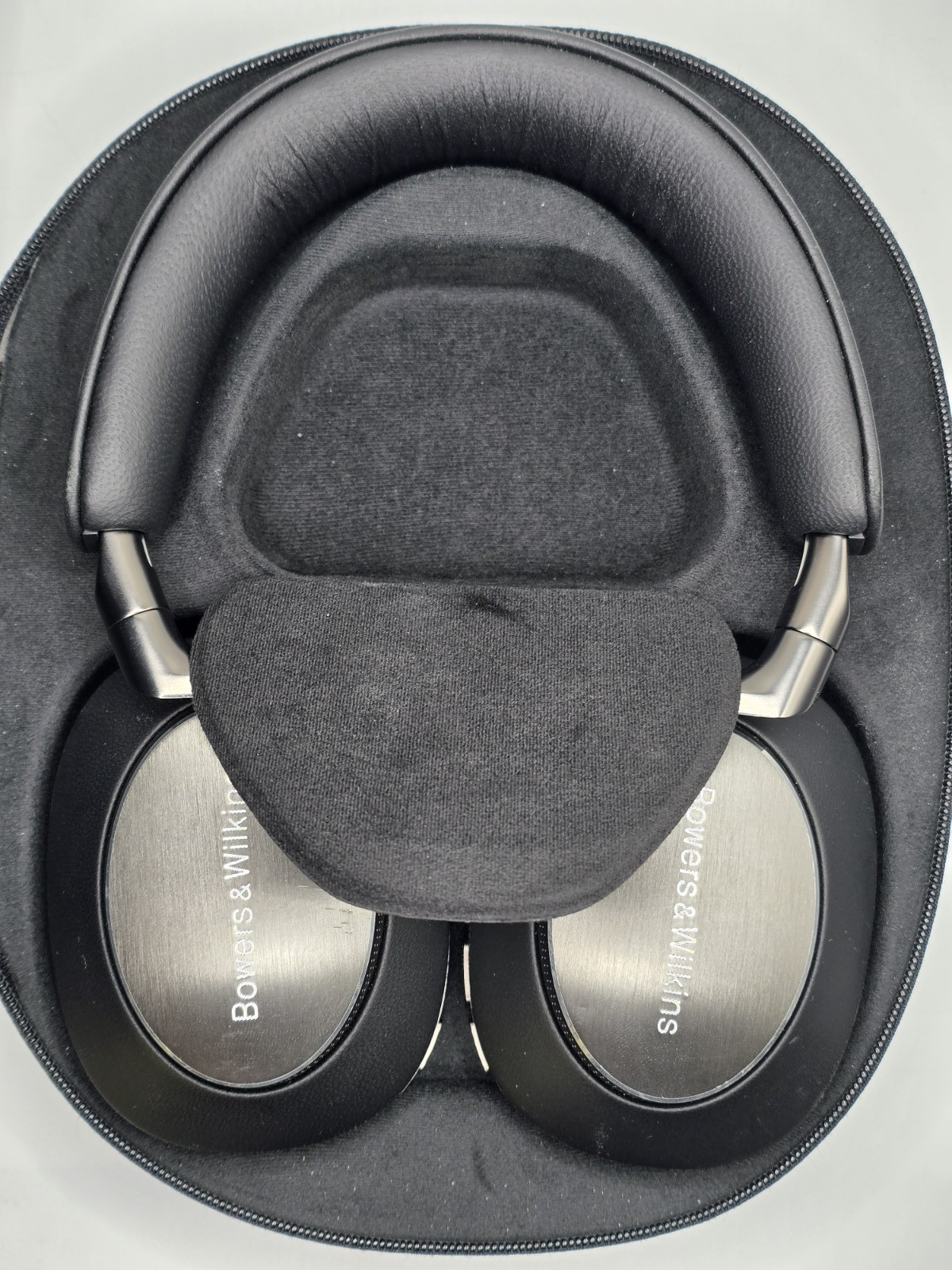 Bowers & Wilkins Px8 Wireless Over-Ear Headphones – Black – Missing Wires