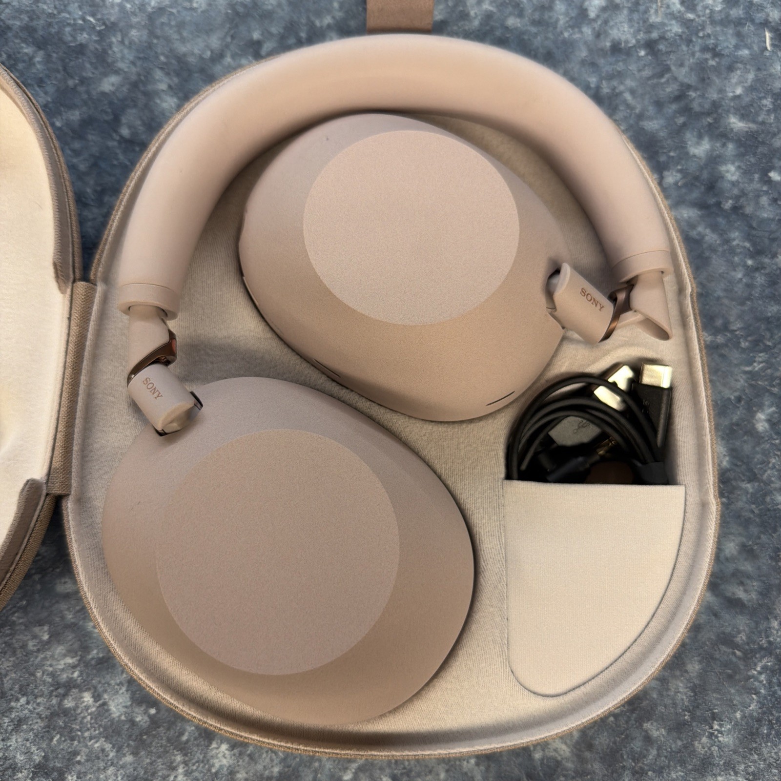 Excellent Condition Sony WH-1000XM6 Noise Cancelling Headphones