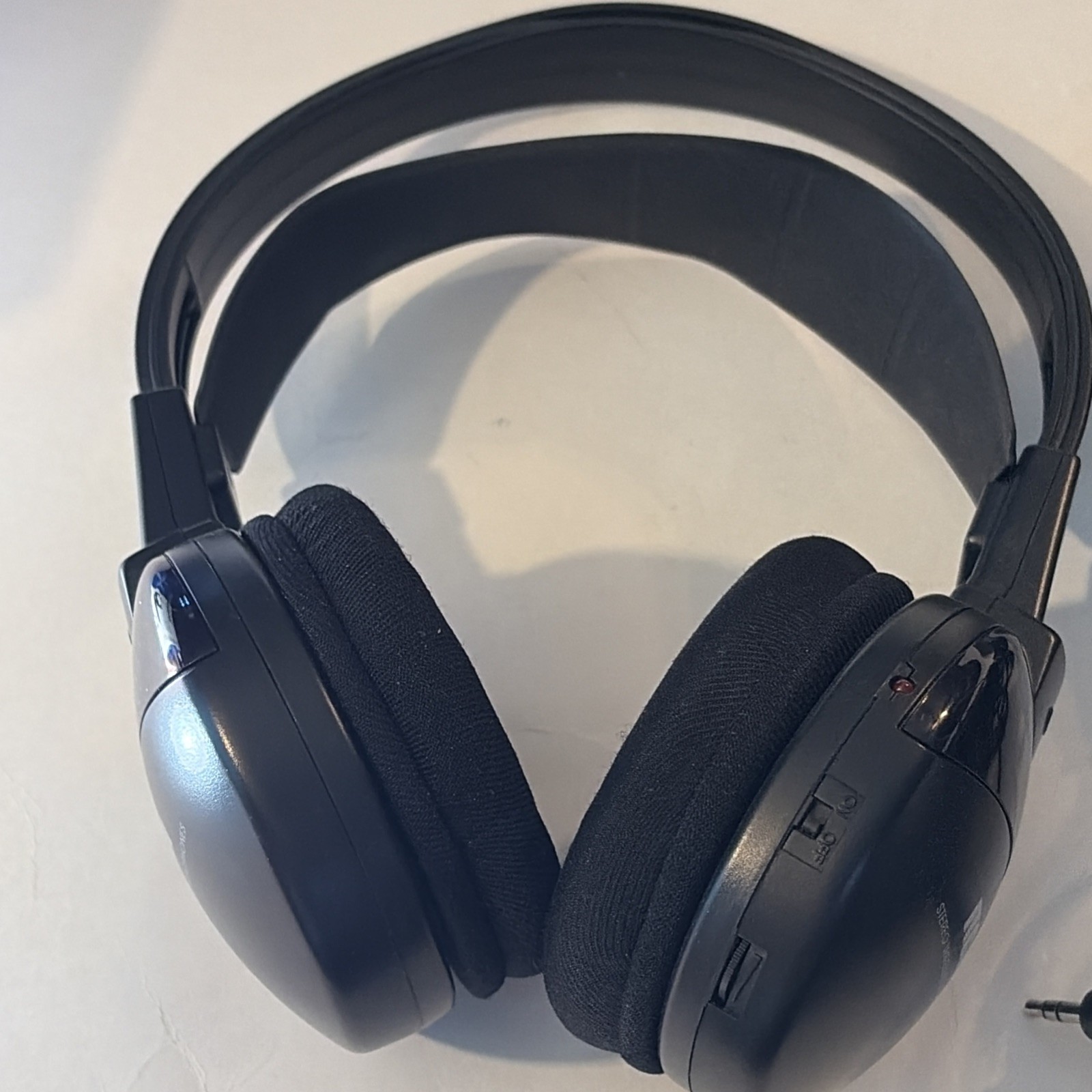 RCA Wireless Headphones Infra Red WHR120RS 25′ Open Box Over Ear