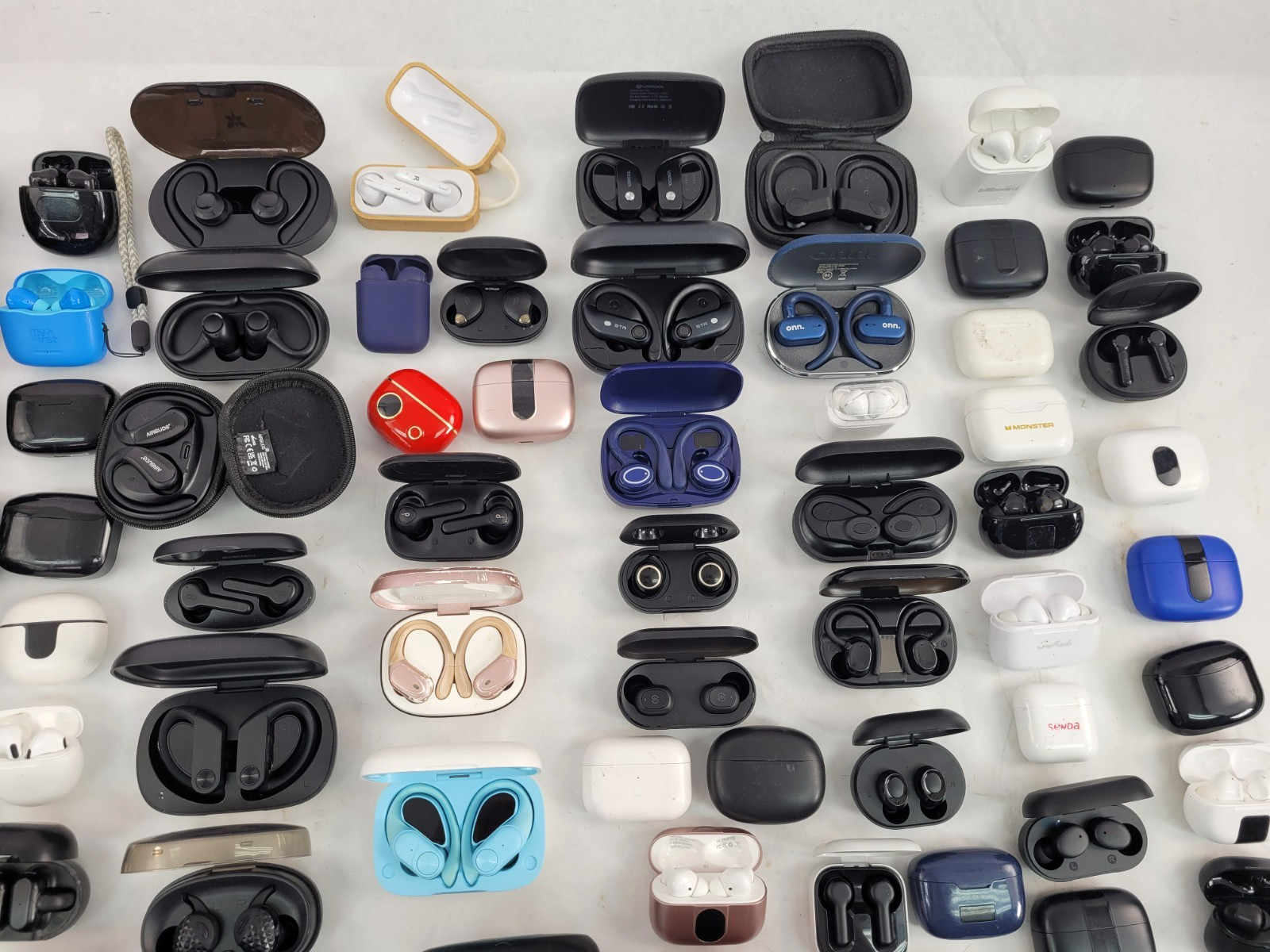 LOT OF 100 Skullcandy ALTEC TOZO Brookstone Generic In-ear Bluetooth Earbuds (2)