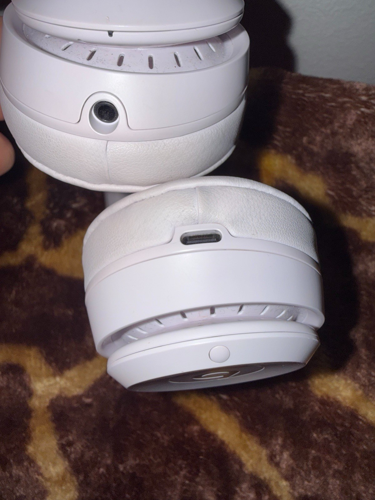 Beats Solo 4 Bluetooth Wireless On-Ear Headphones – Cloud Pink