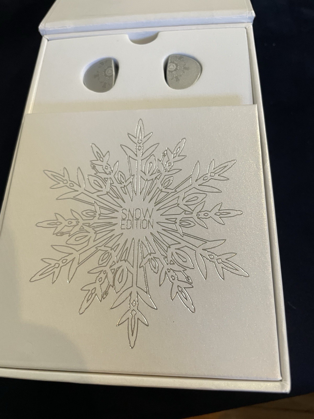 Moondrop Aria Snow Edition White Anime Earbuds w/ Case New In Damaged Box