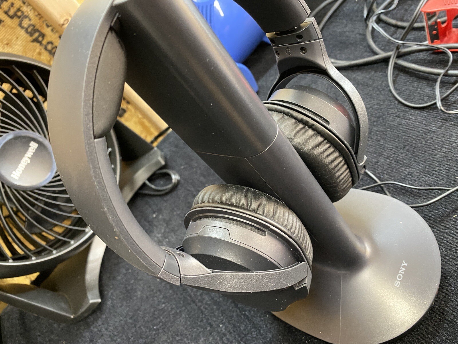 SONY Wireless Headphones WH-RF400R with Transmitter Dock TMR-RF400