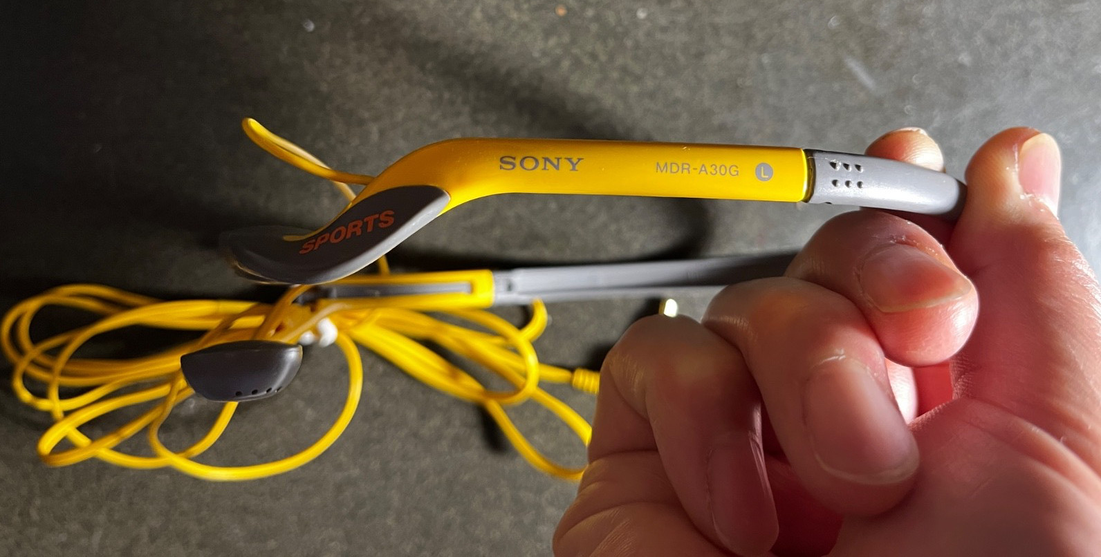 Sony Sports MDR-A30G Gray Yellow Wired In-Ear Headphones – 1 speaker no sound