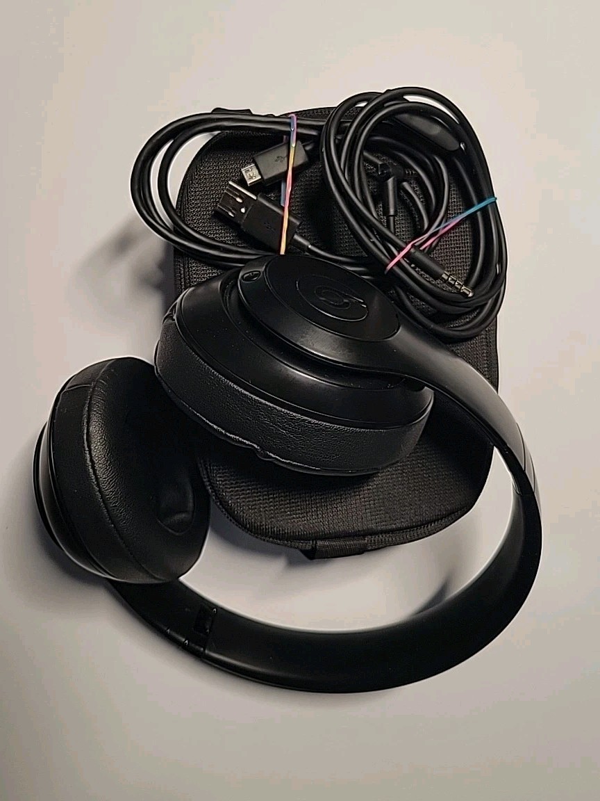Beats by Dr. Dre Studio3 Wireless Bluetooth Headphones Black w/ Carrying Case