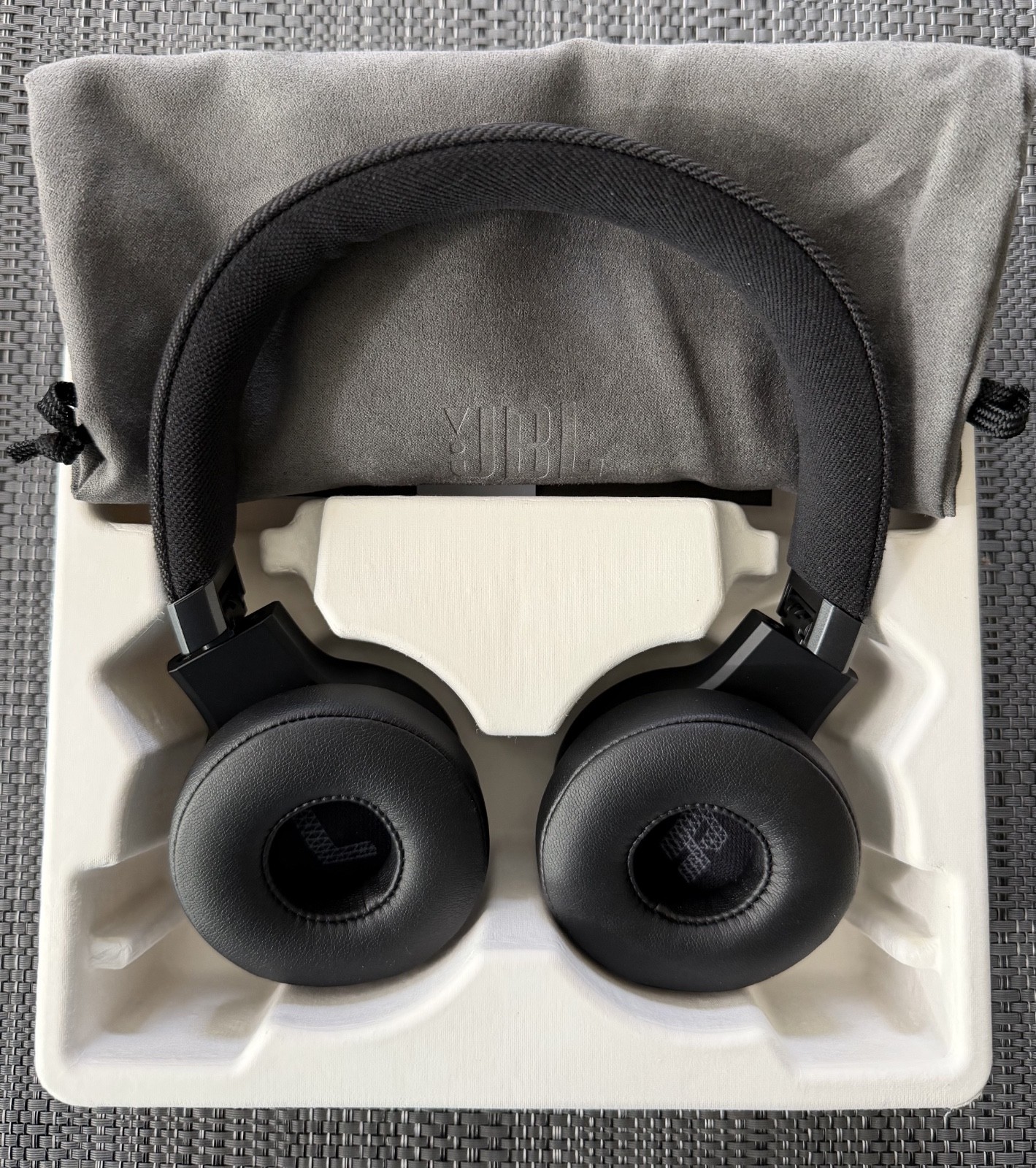 JBL Live 675NC Wireless On-Ear Headphones