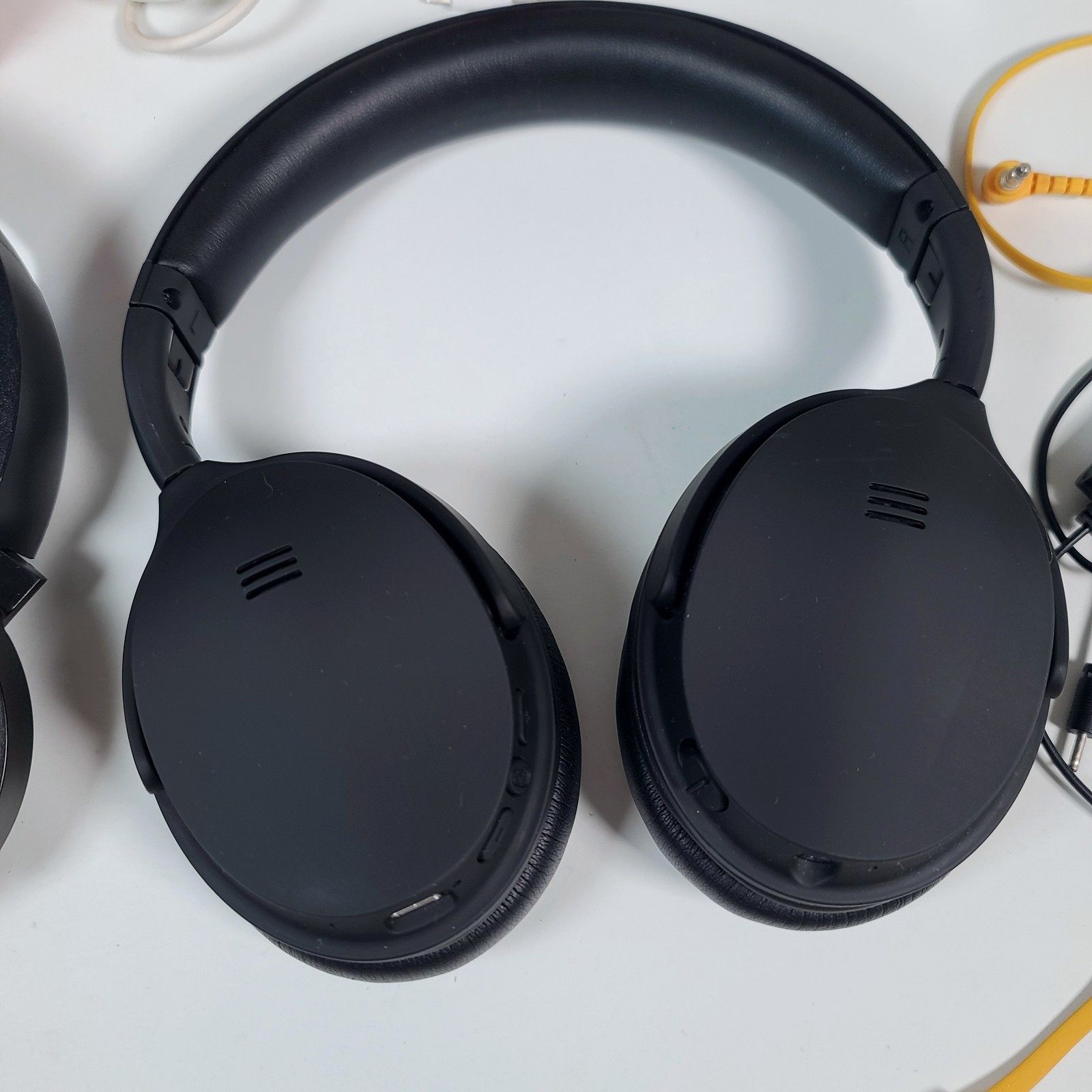 Lot of 5 – Headphones & Speaker Beats Solo HD, Solo3 Sony MDR-XB450 all UNTESTED