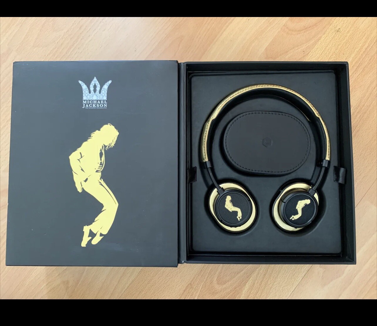 MASTER & DYNAMIC DEBUTS SPECIAL MICHAEL JACKSON Limited EDITION MW50+ HEADPHONES