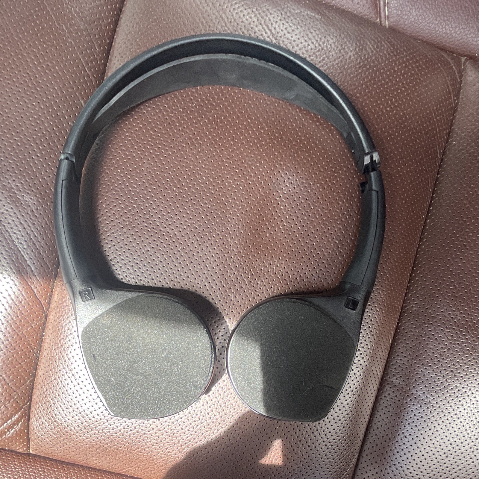 I have 4 Black Wireless RF (UHF) Headband Over-Ear Ear-Cup Headphones, Double