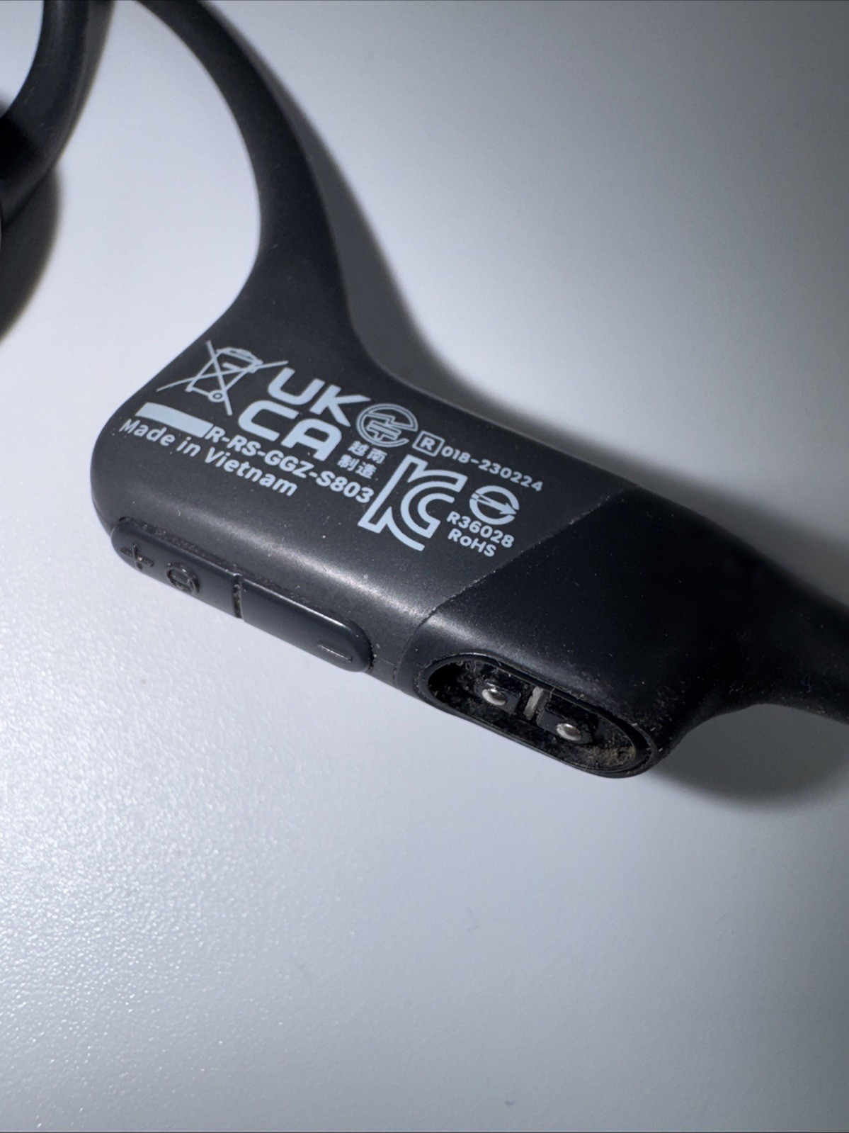Shokz OpenRun S803 Bone Conduction Open-Ear Headphones Black Rattling Sound Read