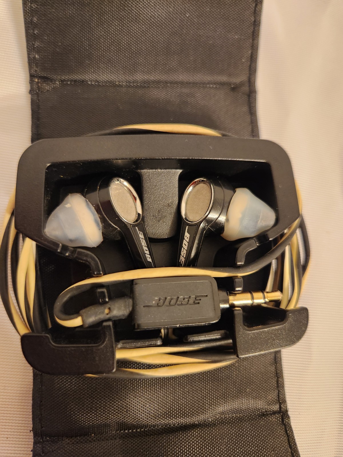 Bose In-Ear Headphones Wired Earbuds Black Cream With Carrying Case