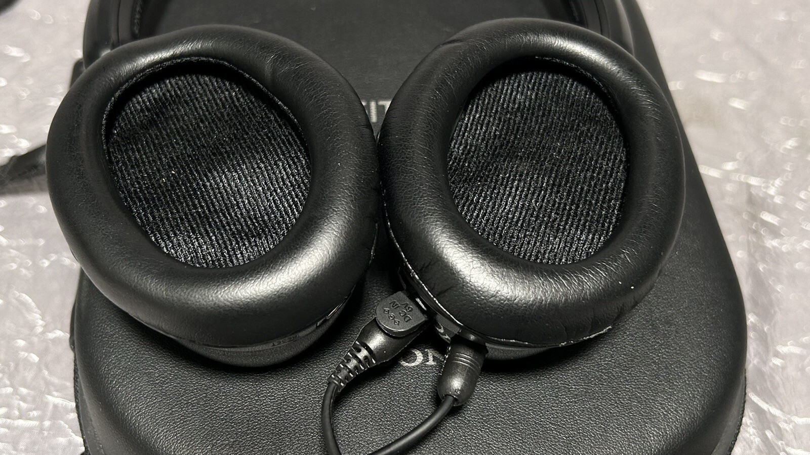 Sony Digital MDR-NC500D Black Noise Cancelling Headphones, With Case, Charger…