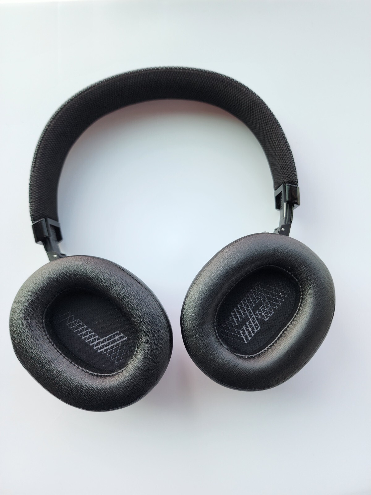 JBL Live 500 BT Around-Ear Wireless Headphone – Black