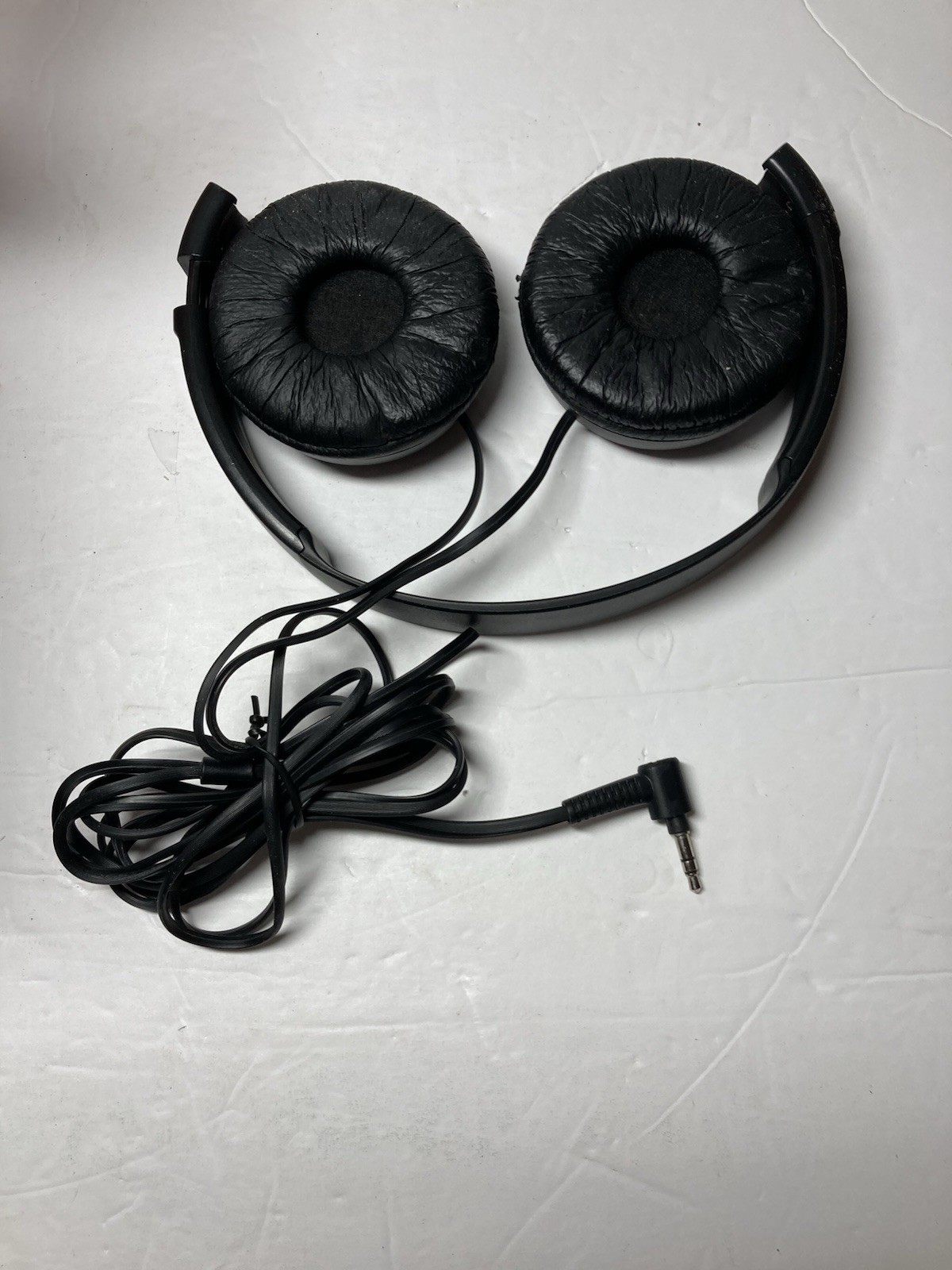 Sony Foldable Soft Leather Over Ear Headphones 4’ Cord Standard Jack Plug 3.5 MM