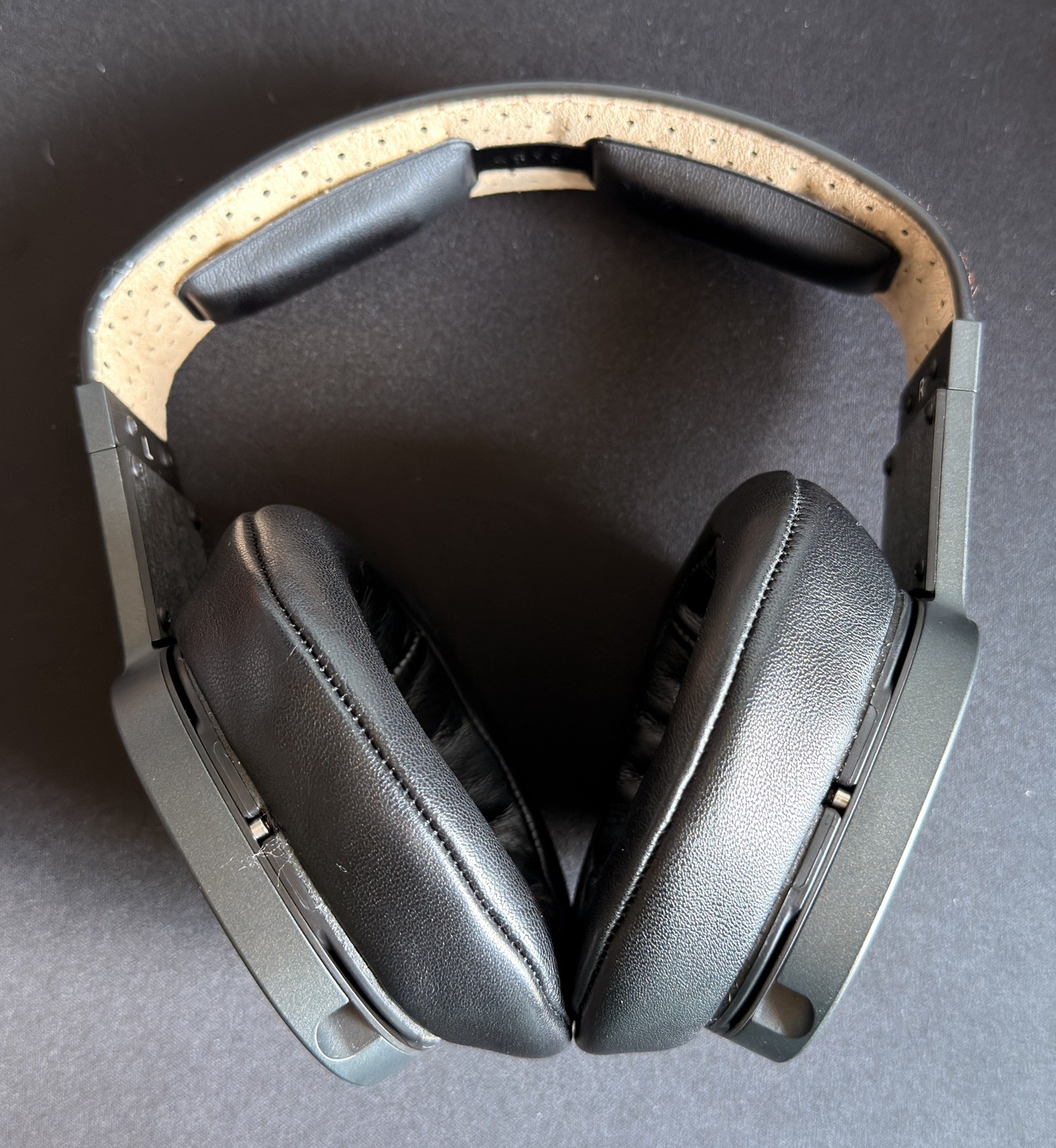ABYSS Diana MR Forged Carbon Planar Magnetic Headphones 4.4mm Cable Box + 2 Pads