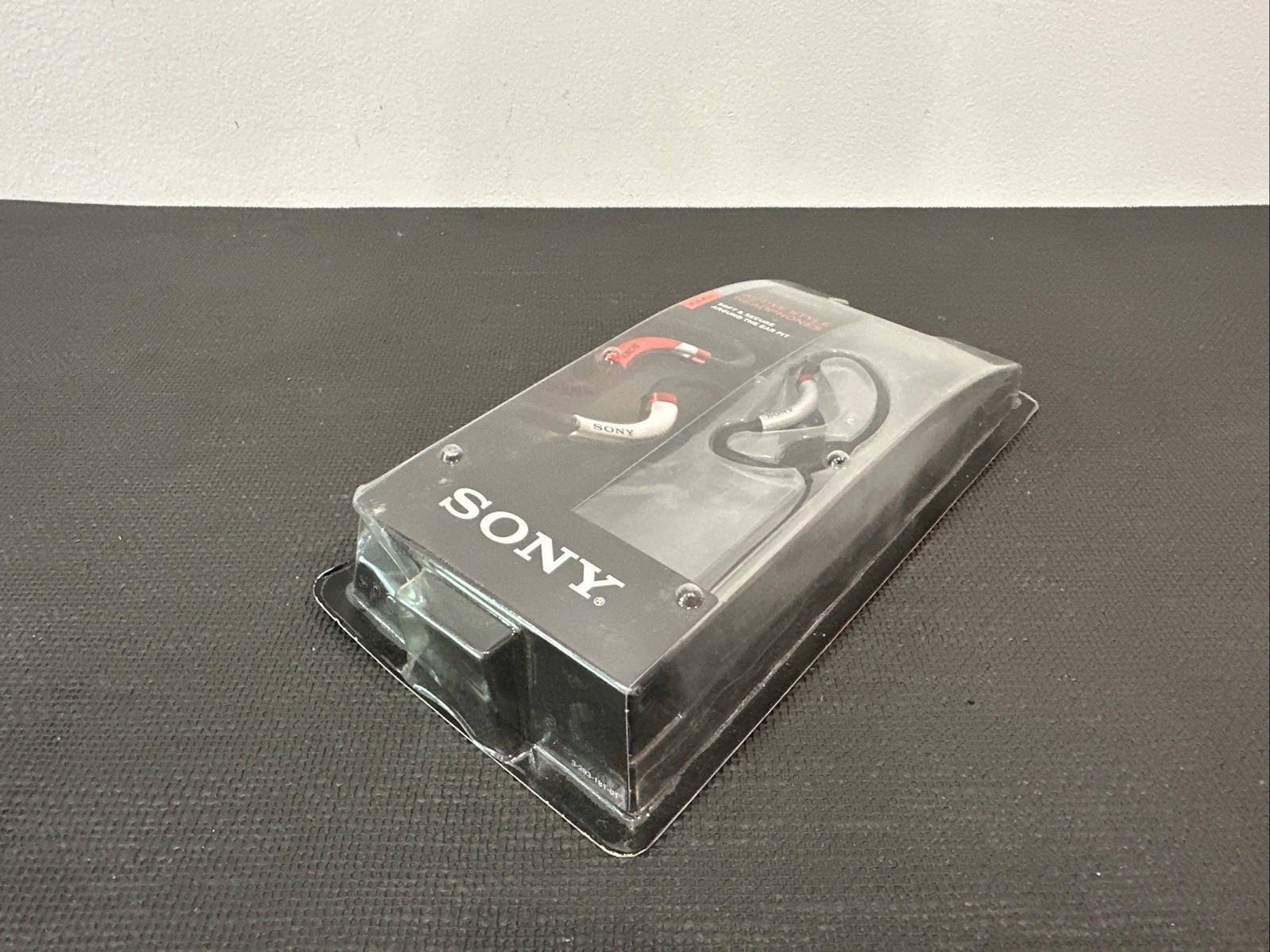 Sony MDR-AS20J Sports Loop Hanger Headphones – Black/Red NEW IN BOX *READ*