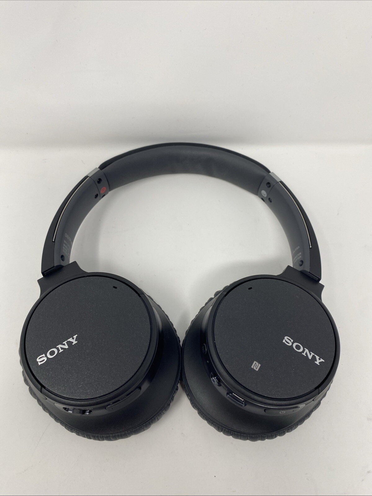Sony Over The Head Ear Cup Noise Canceling Wireless Headphones WH-CH700N