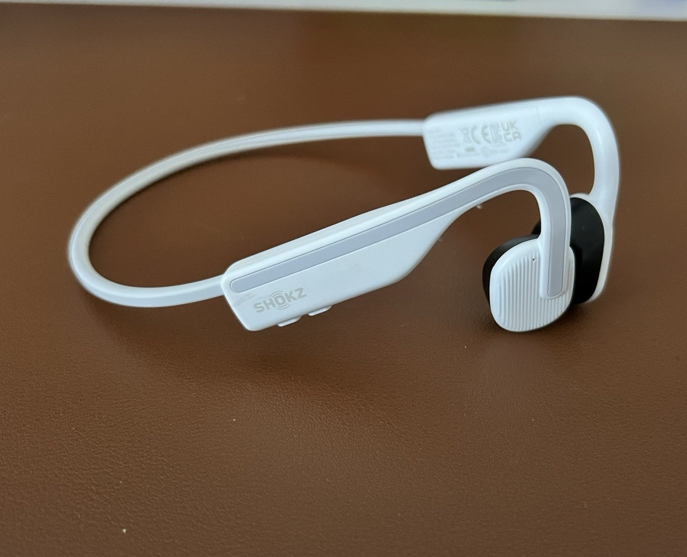 SHOKZ OpenMove – White Bluetooth Sport Headphones – Bone Conduction