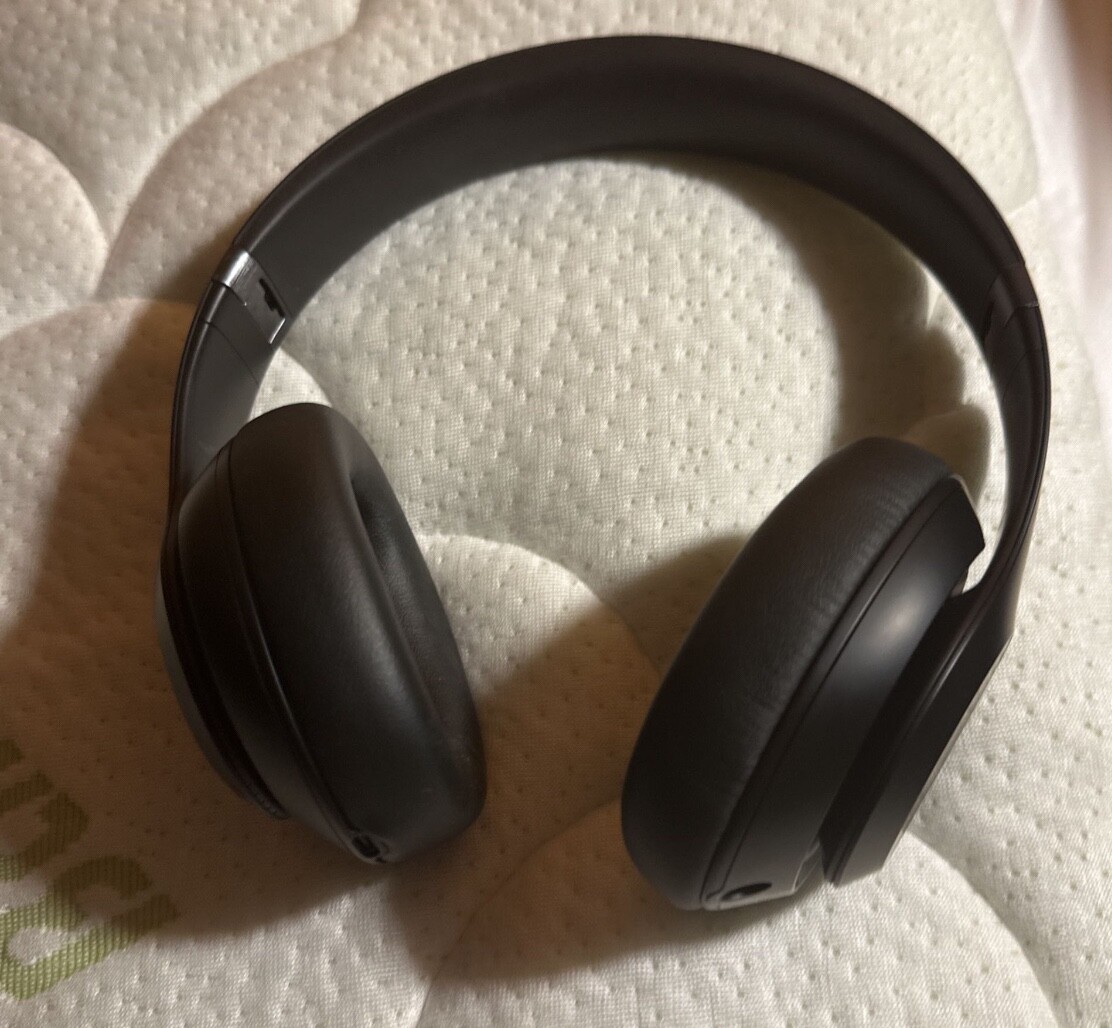 Beats by Dr. Dre Studio3 Over the Ear Wireless Headphones – Black
