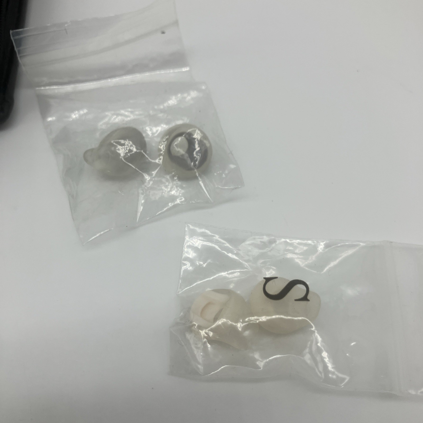 Bose Triport 3.5mm Wired Jack Earbuds (In Ear) Earphones ~ Black & White W/ Case