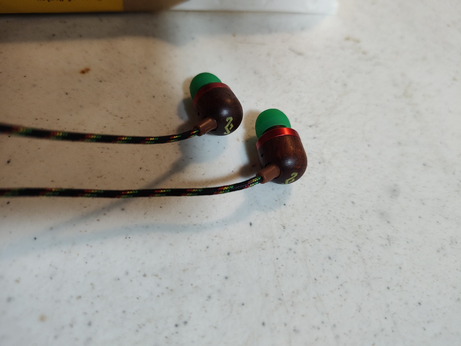 House of Marley Smile Jamaica Wired Earphones w/ Microphone, Noise Isolating 833
