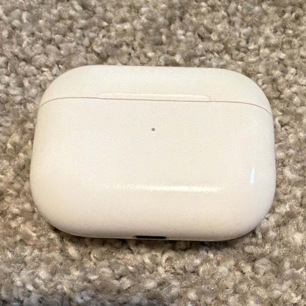 Apple AirPods Pro 1st Generation (READ DESCRIPTION)