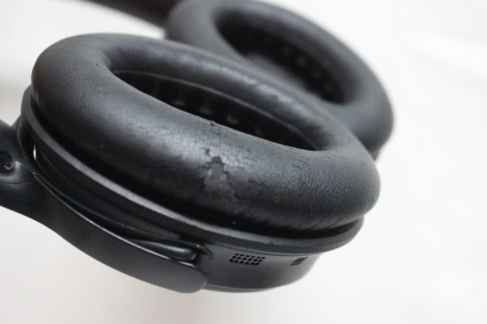 Bose QuietComfort 35 Over the Ear Wireless Headphones
