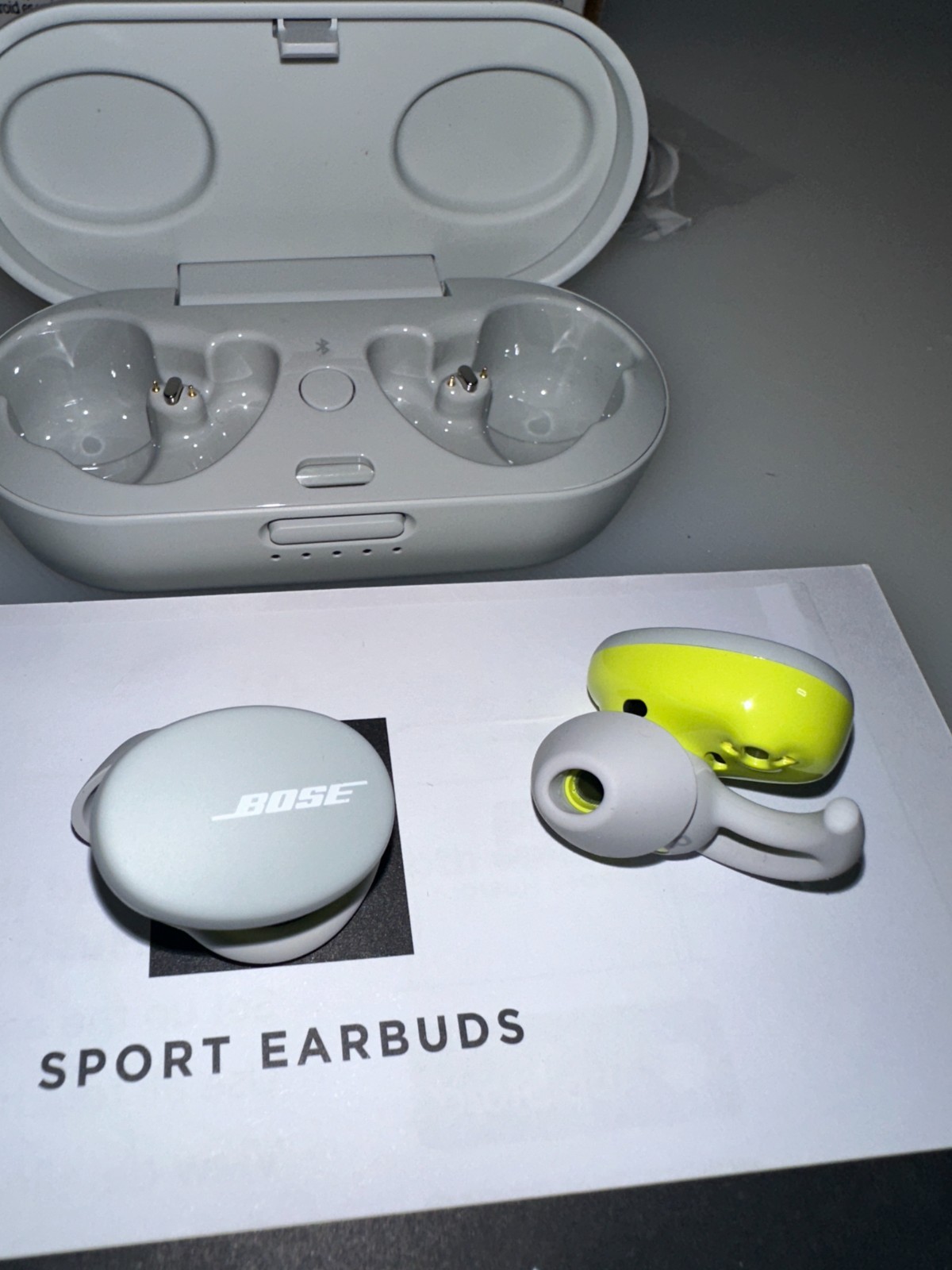 Bose Sport Earbuds Wireless Bluetooth In-Ear Headphones Glacier White 805746-003