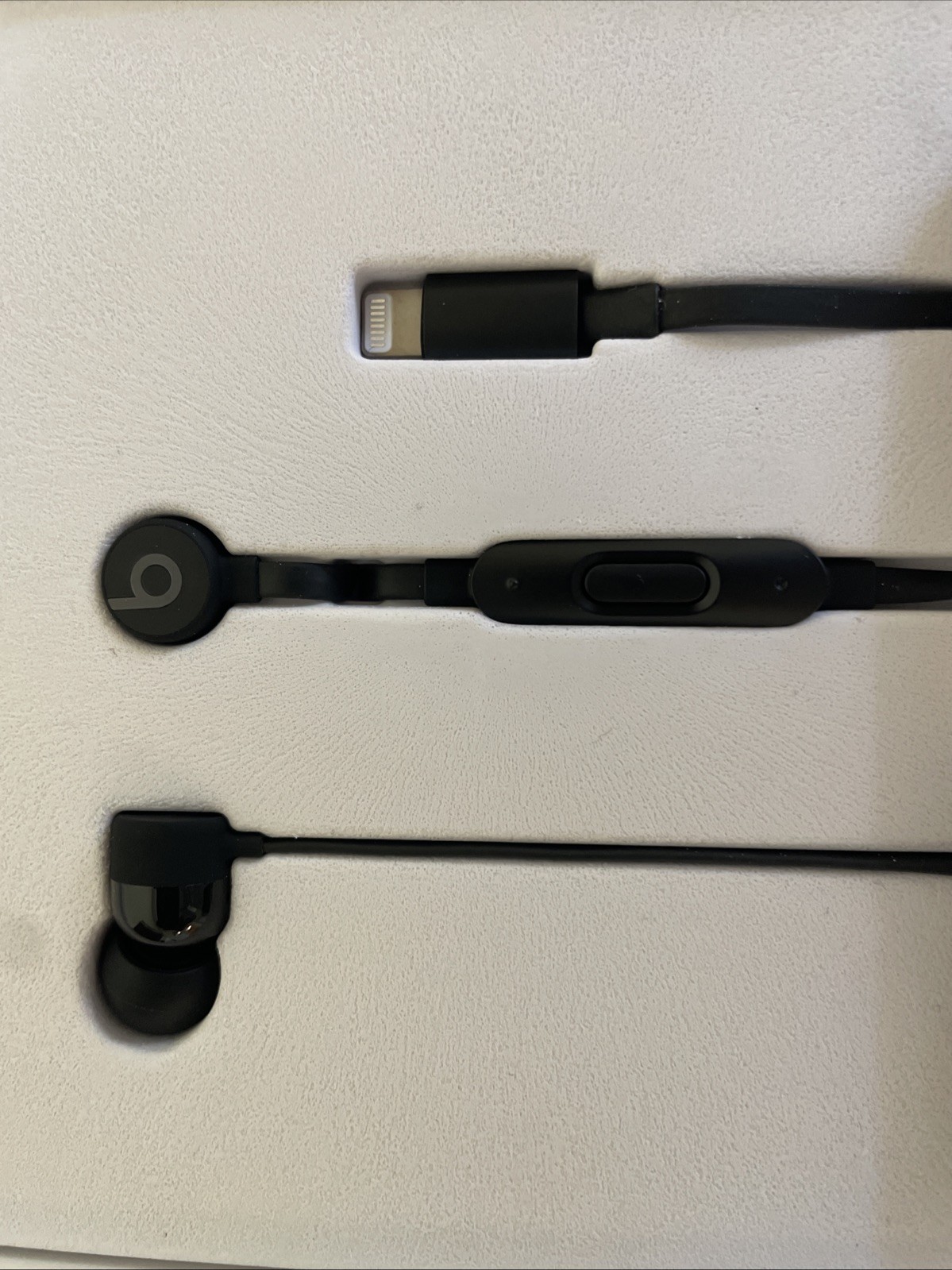 Beats urBeats3 Earphones with Lightning Connector~Black