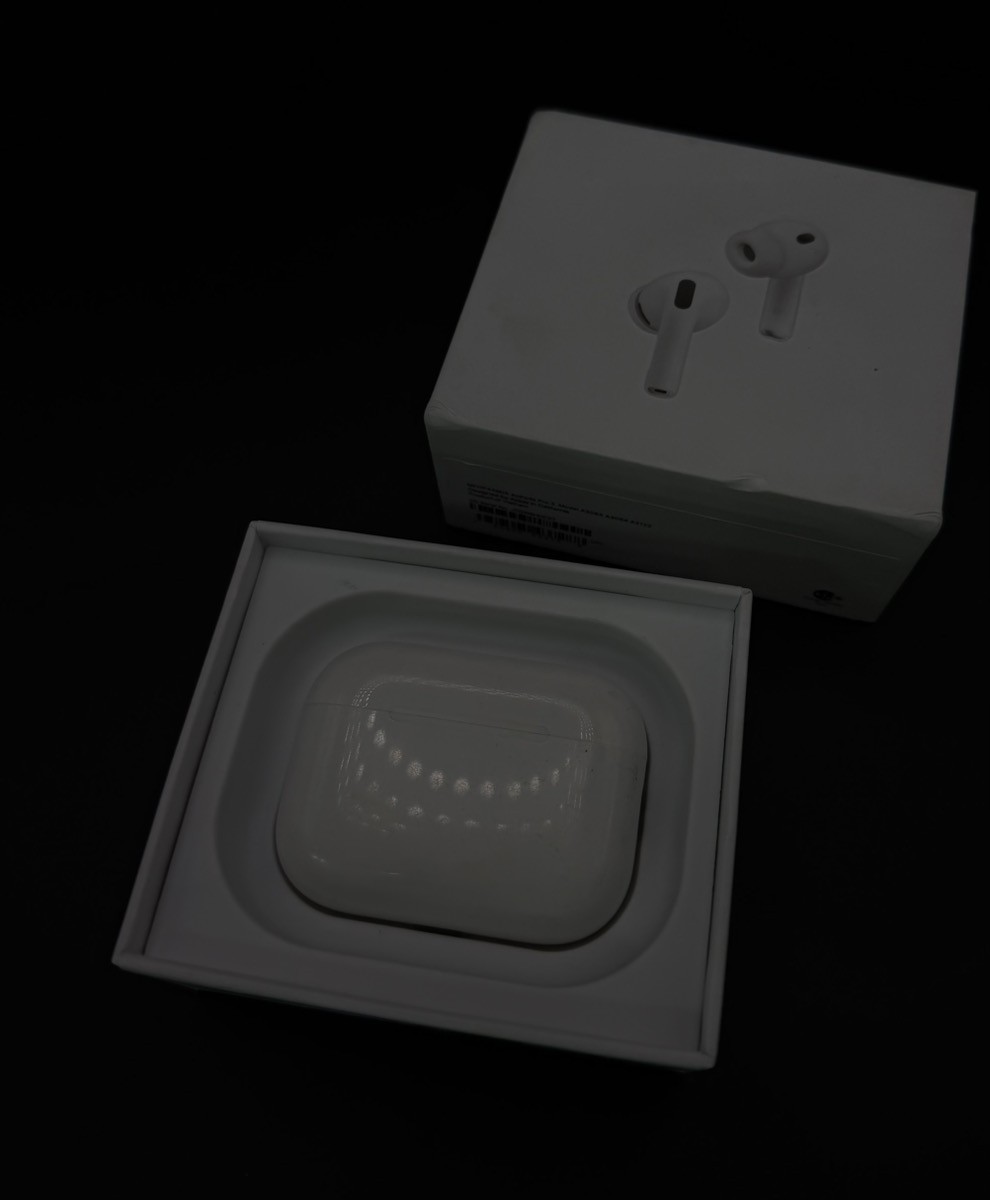 APPLE AIRPODS PRO 3 – A3063 IN CASE WITH BOX (J01029598)