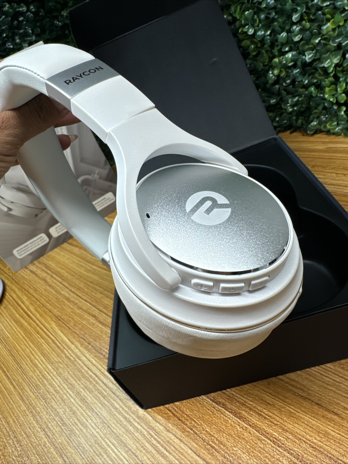 Raycon RBH820-WHI The Everyday Over-Ear Noise-Canceling Headphones – White