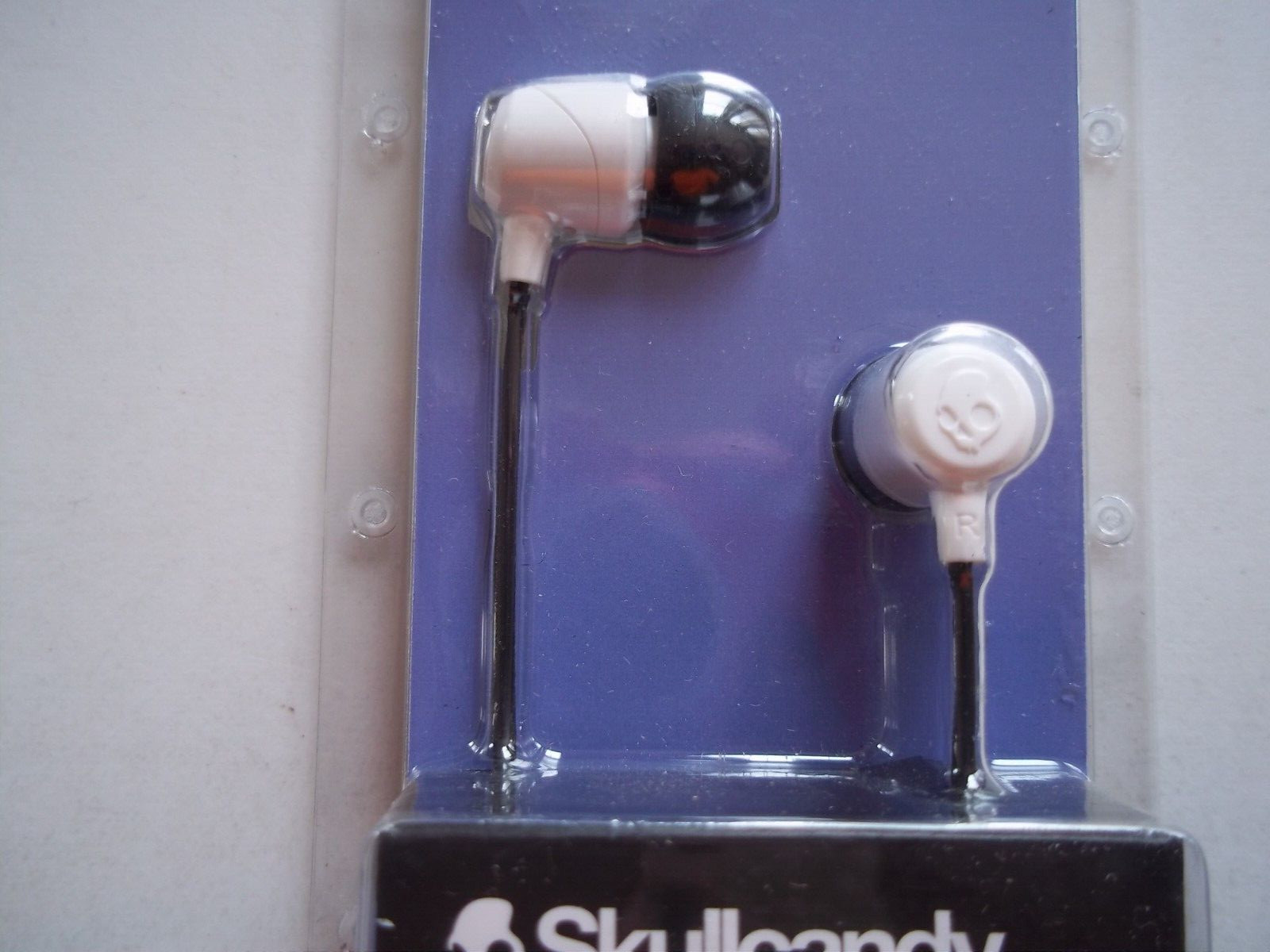 Black White SKULLCANDY Earbuds, Microphone EFFORTLESS SOUND Guide, Ear Gels S M