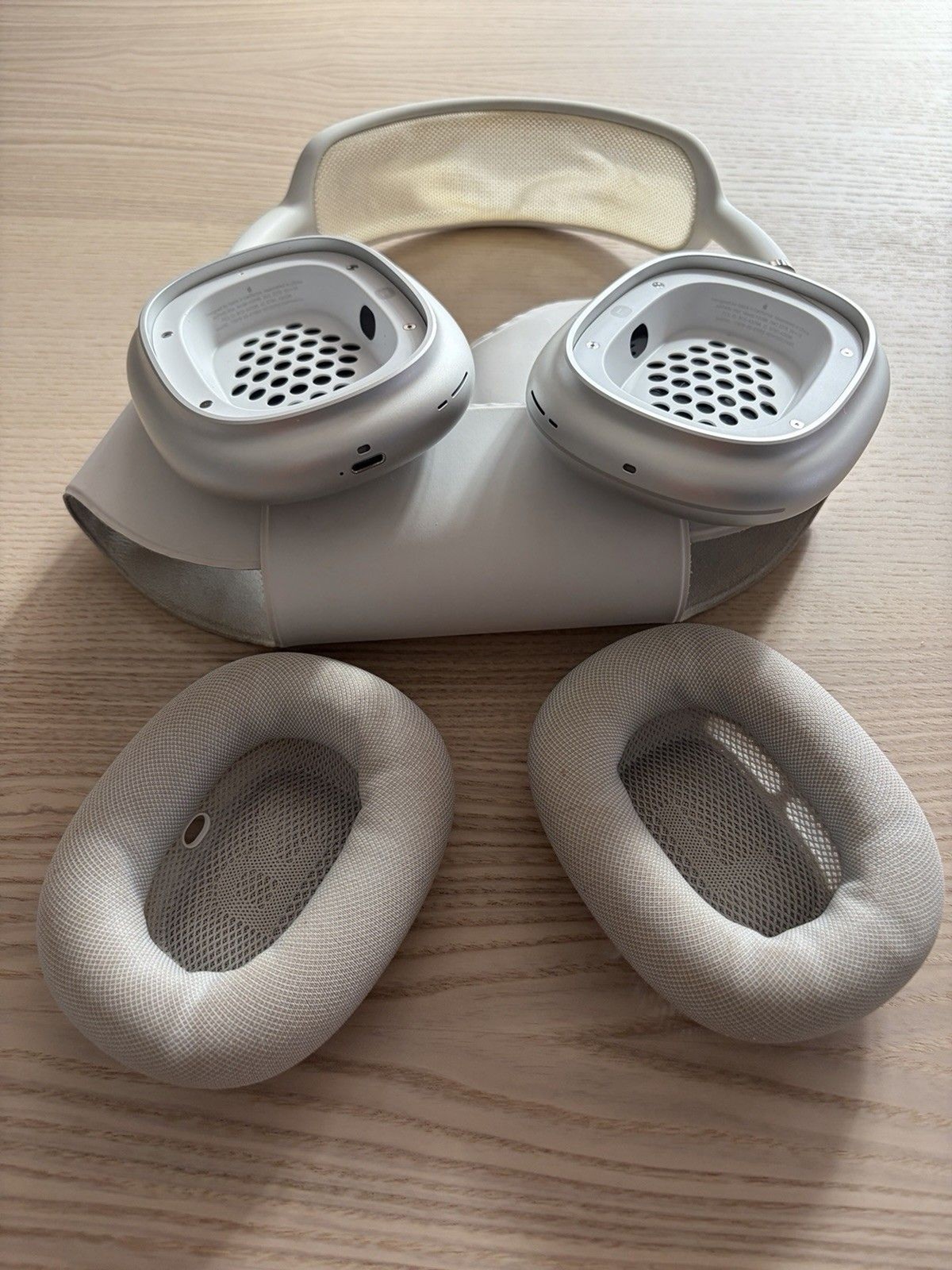 Authentic Apple AirPods Max White Silver A2096 1st Gen Lightning Headphones