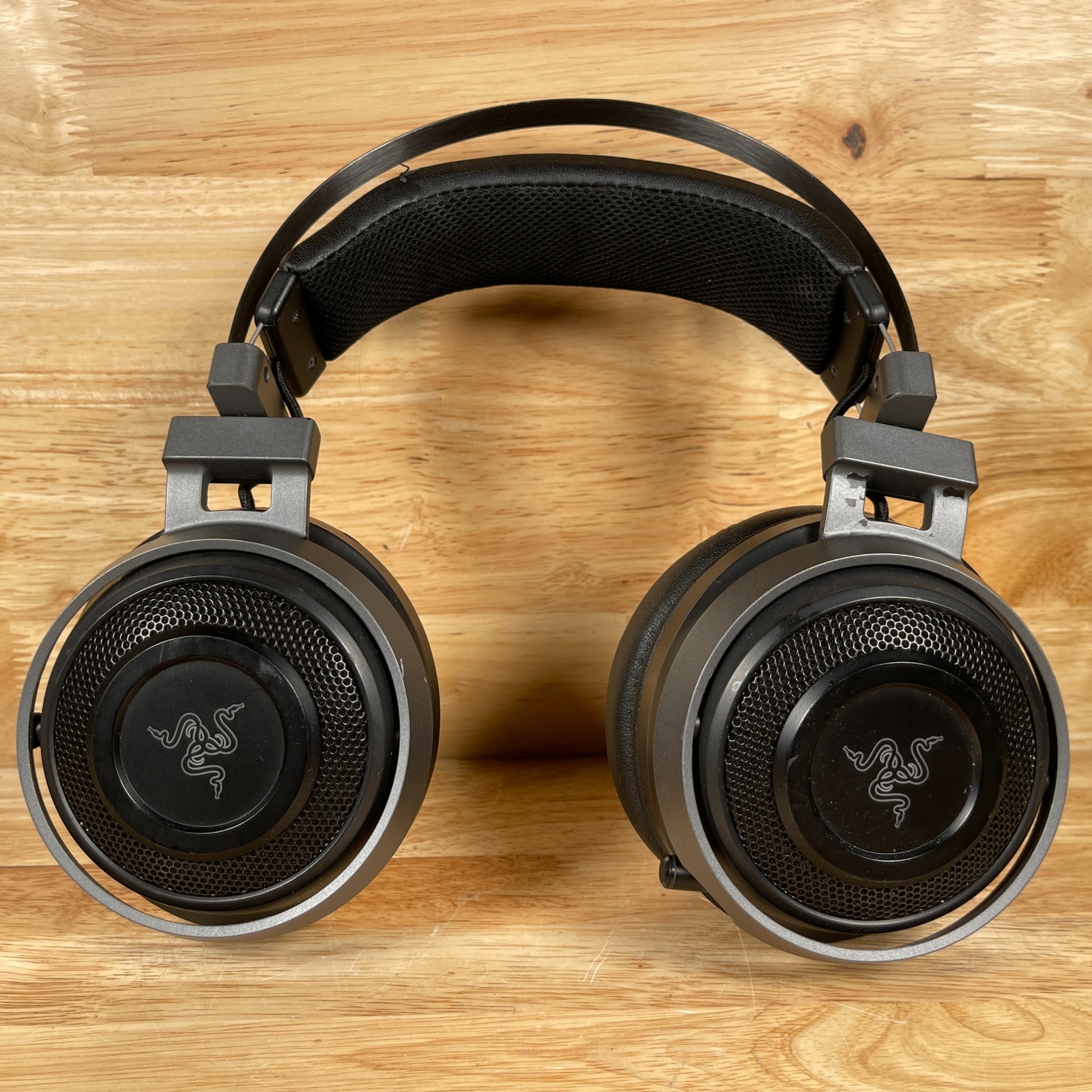 Razer Nari Black Wireless Retractable Mic Swivel Cups Over-Ear Gaming Headset