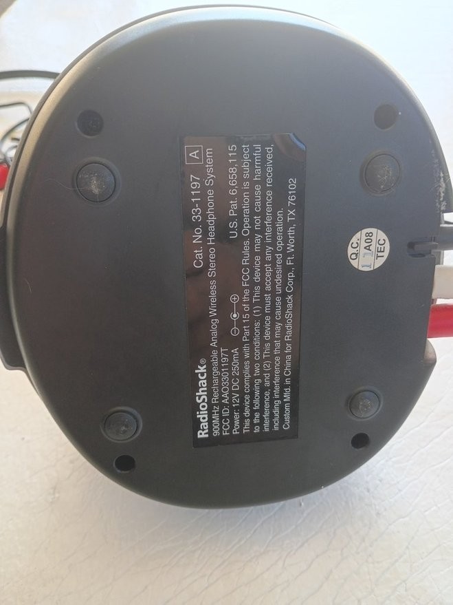 RadioShack 900MHz Rechargeable Analog Wireless Stereo Headphones 33-1197