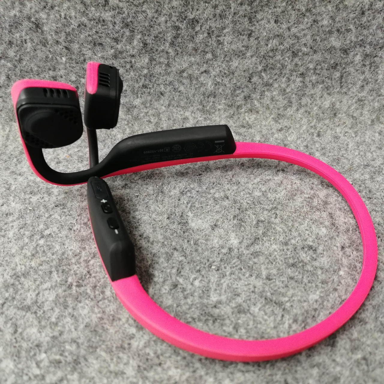 AfterShokz AS600 Trekz Titanium Wireless Bone Conduction Headphones Black-Pink