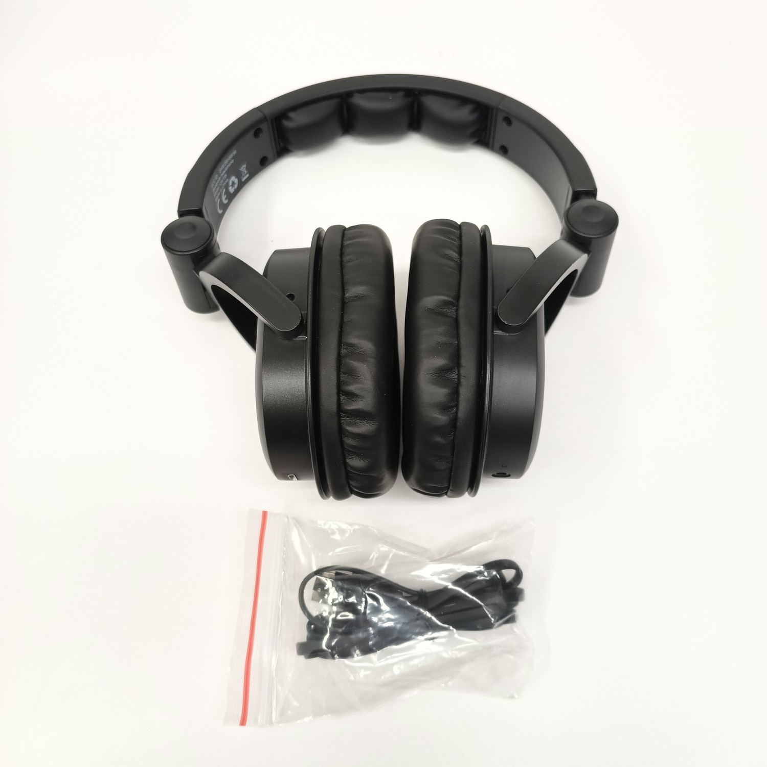 Monoprice Premium Hi-Fi DJ Style Over-The-Ear BlueTooth Headphones – BHS839