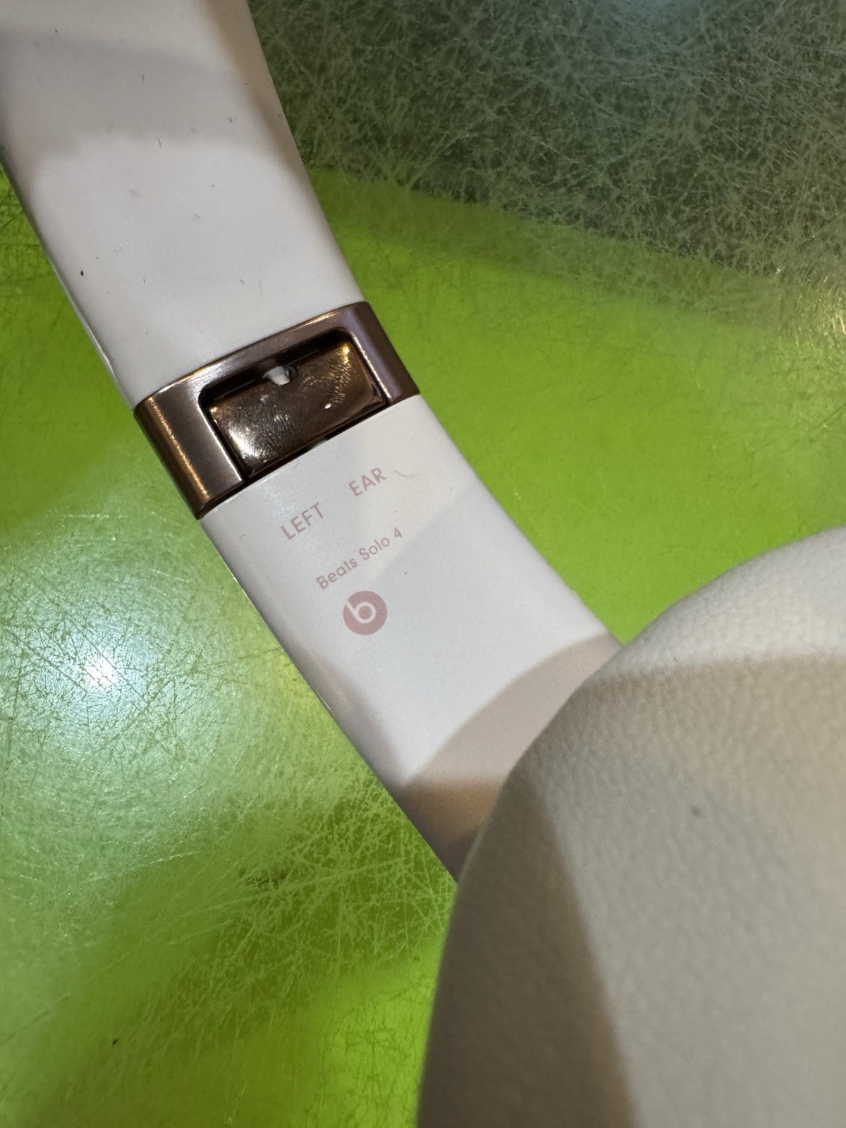 Beats Solo 4 by Dr. Dre White Over-Ear Headphones WHITE – Tested Works