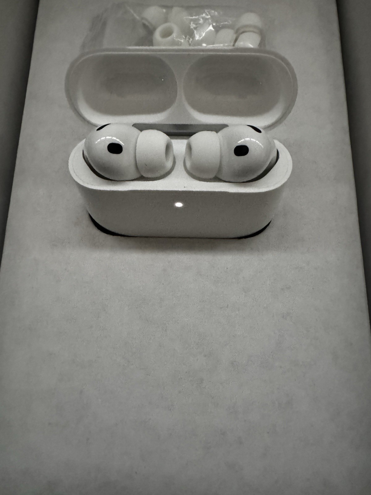 Apple AirPods Pro 3 Bluetooth In-Ear ANC Earbuds w/ MagSafe Case White