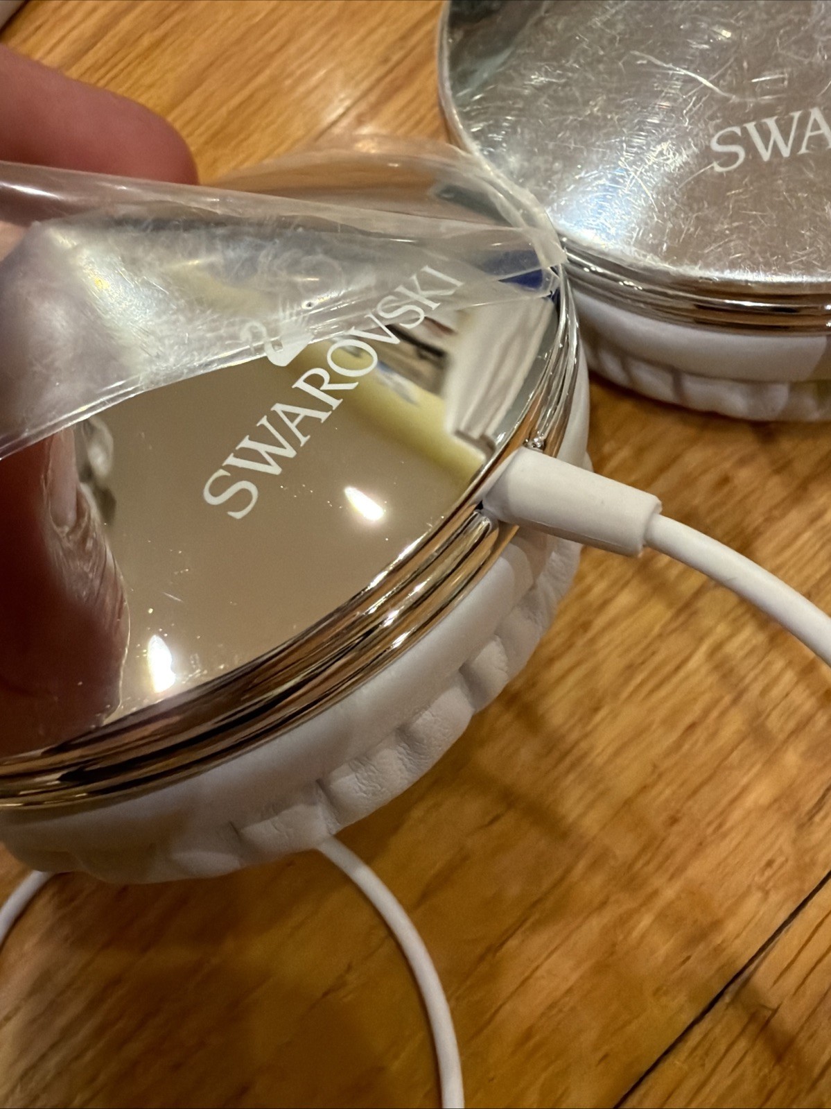 Swarovski Frends Taylor Silver and White Headphones-Never Worn