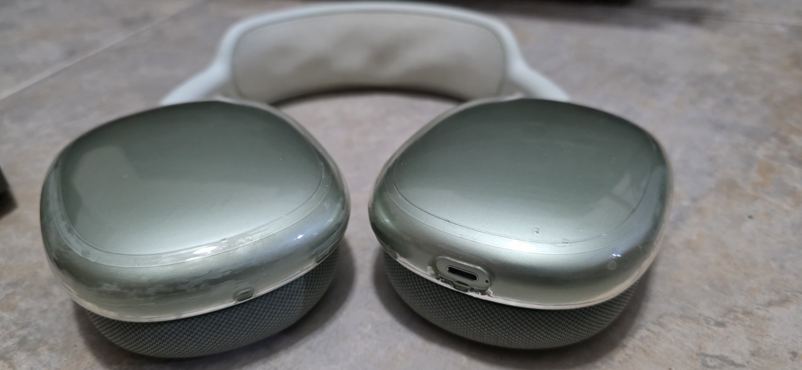 Apple AirPods Max Green Wireless Headphones + Max Stand Charger + Case Bundle