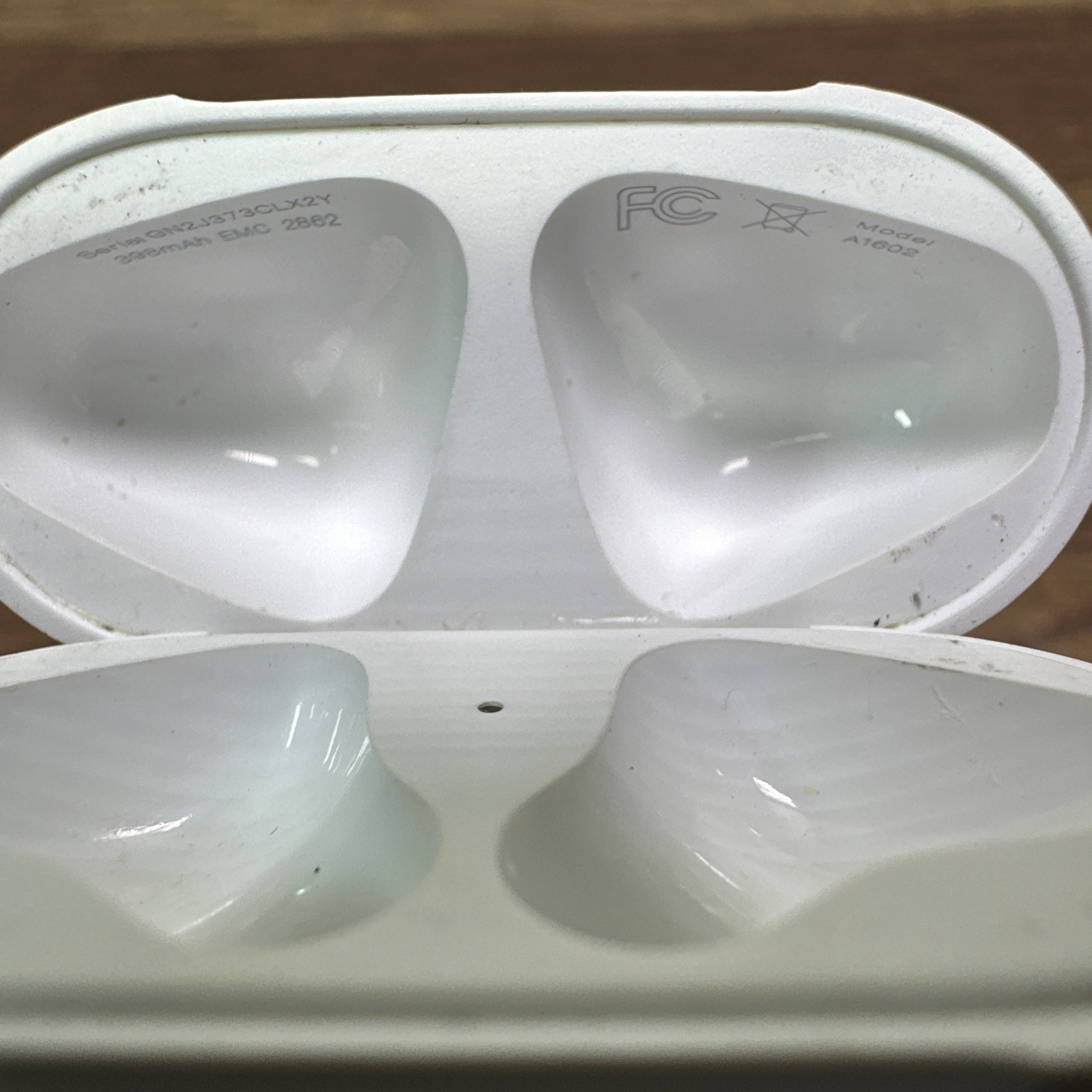 Apple AirPods Standard with Charging Case A1602 / READ